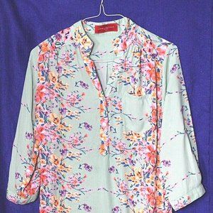 AKIRA TUNIC BLOUSE, ladies size S light green pink purple floral 3/4 sleeve